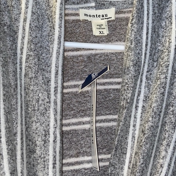 NWT GRAY TOP!✨ - Picture 2 of 4